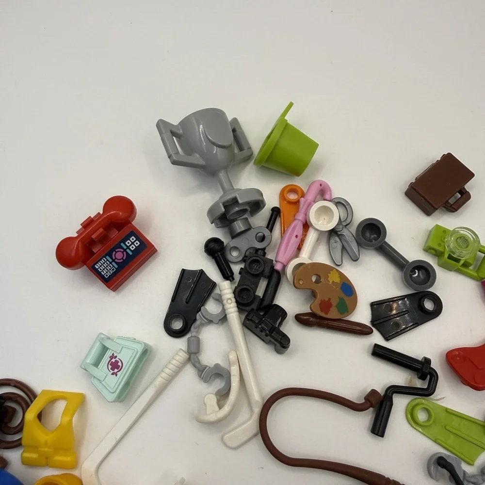 Lego Lot of 50 Minifigure Accessories Holdable/ Wearable Suitcase Guitar 002 - Picture 5 of 5